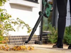 Bosch UniversalLeafBlower 18V-130 løvblåser 2,5 Ah