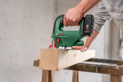 Bosch UniversalSaw 18V-100 akku stikksag