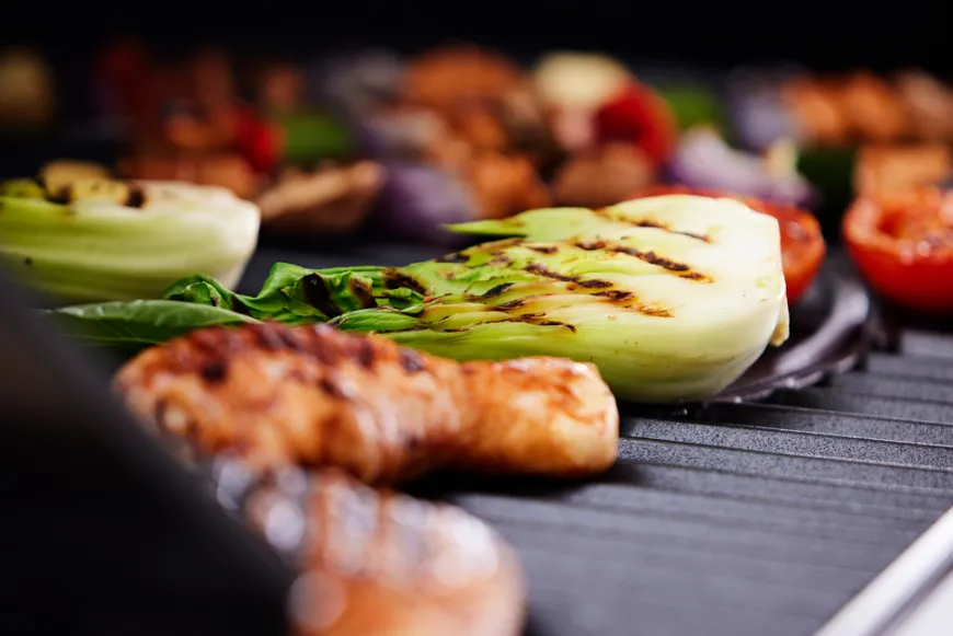 Gassgrill med 4 brennere og sidebrennere – Grillexpert