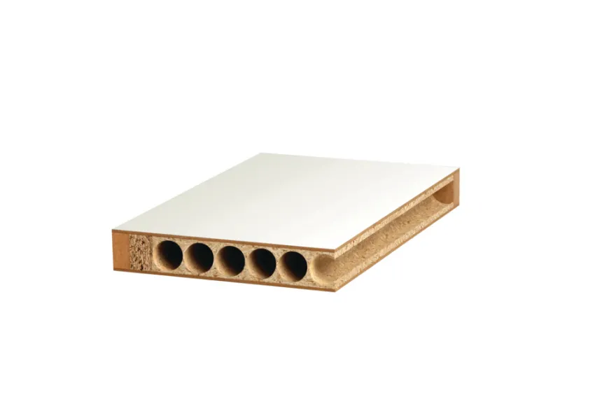 Stabil hvitmalt dør - 82,5 x 204 cm